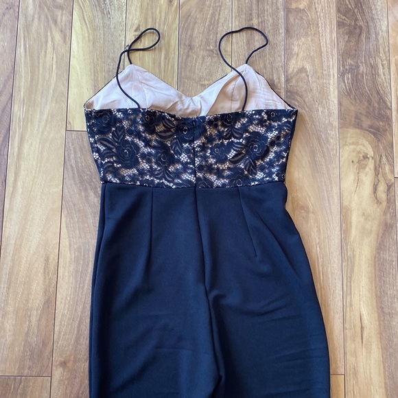 Jumpsuit size small - Picture 3 of 3